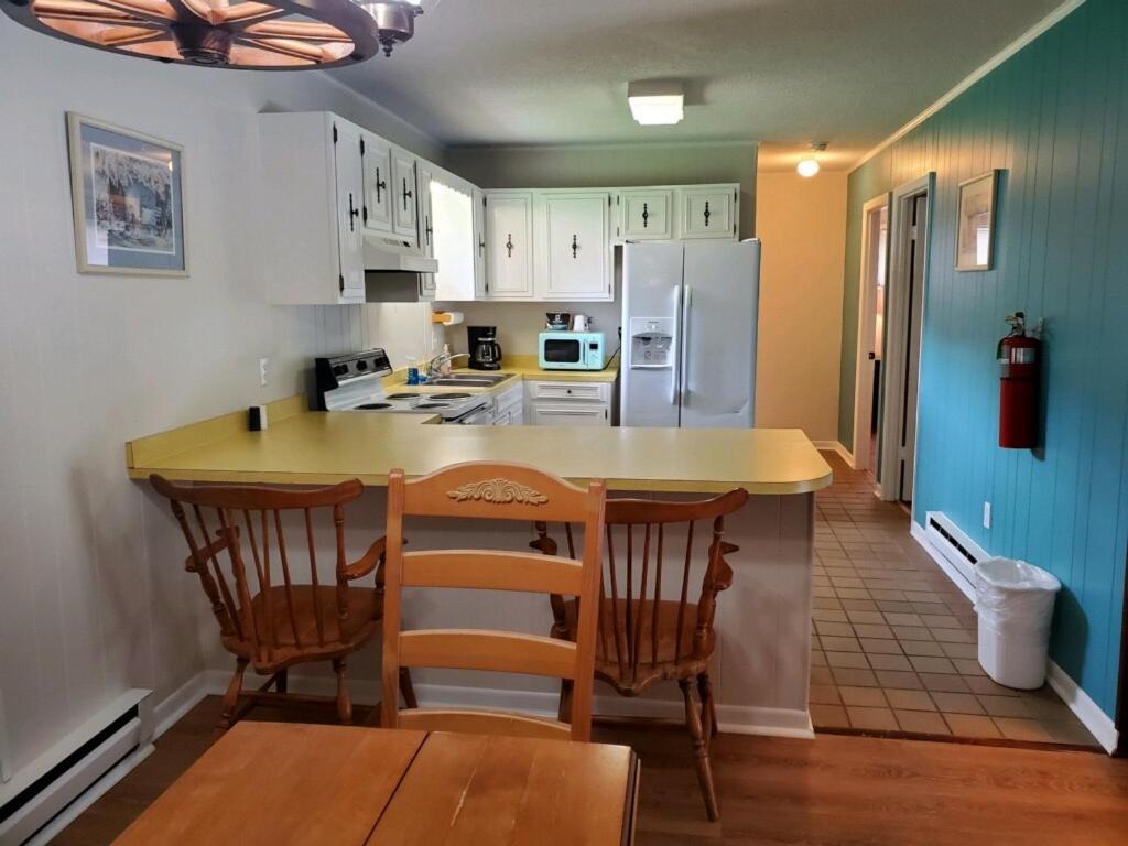 Meadowlark Motel With Restaurant & Bar マギー・バレー エクステリア 写真
