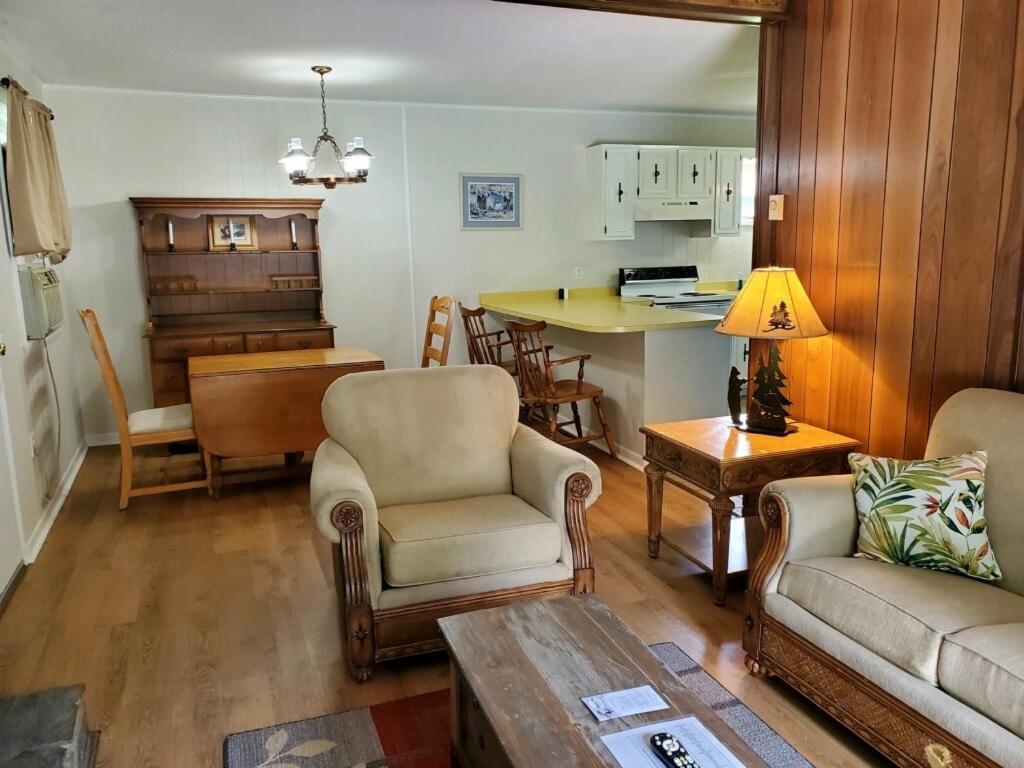 Meadowlark Motel With Restaurant & Bar マギー・バレー エクステリア 写真