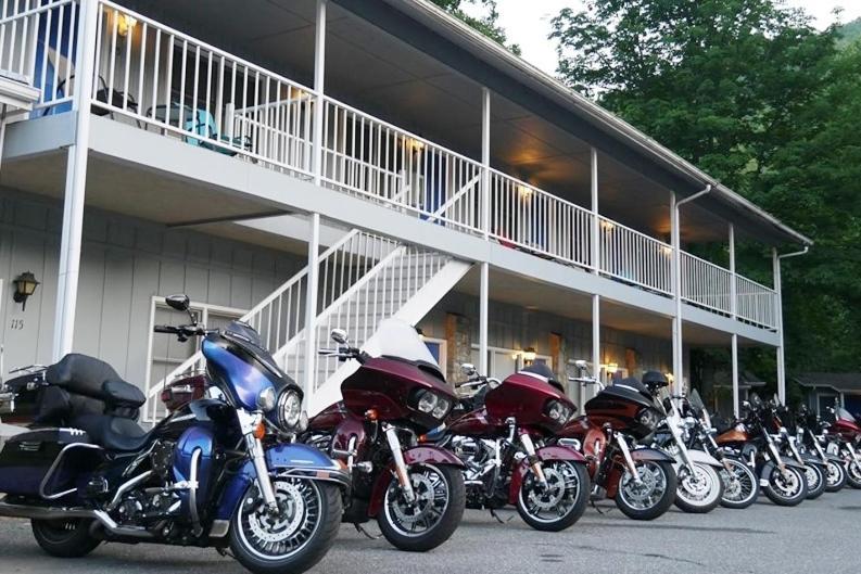Meadowlark Motel With Restaurant & Bar マギー・バレー エクステリア 写真