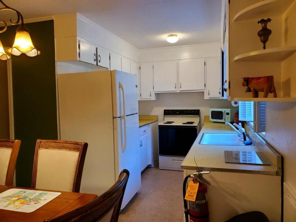 Meadowlark Motel With Restaurant & Bar マギー・バレー エクステリア 写真