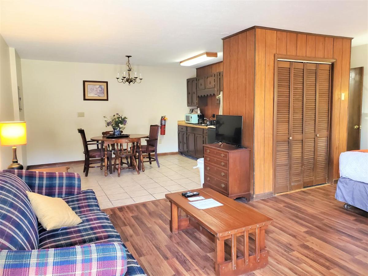 Meadowlark Motel With Restaurant & Bar マギー・バレー エクステリア 写真
