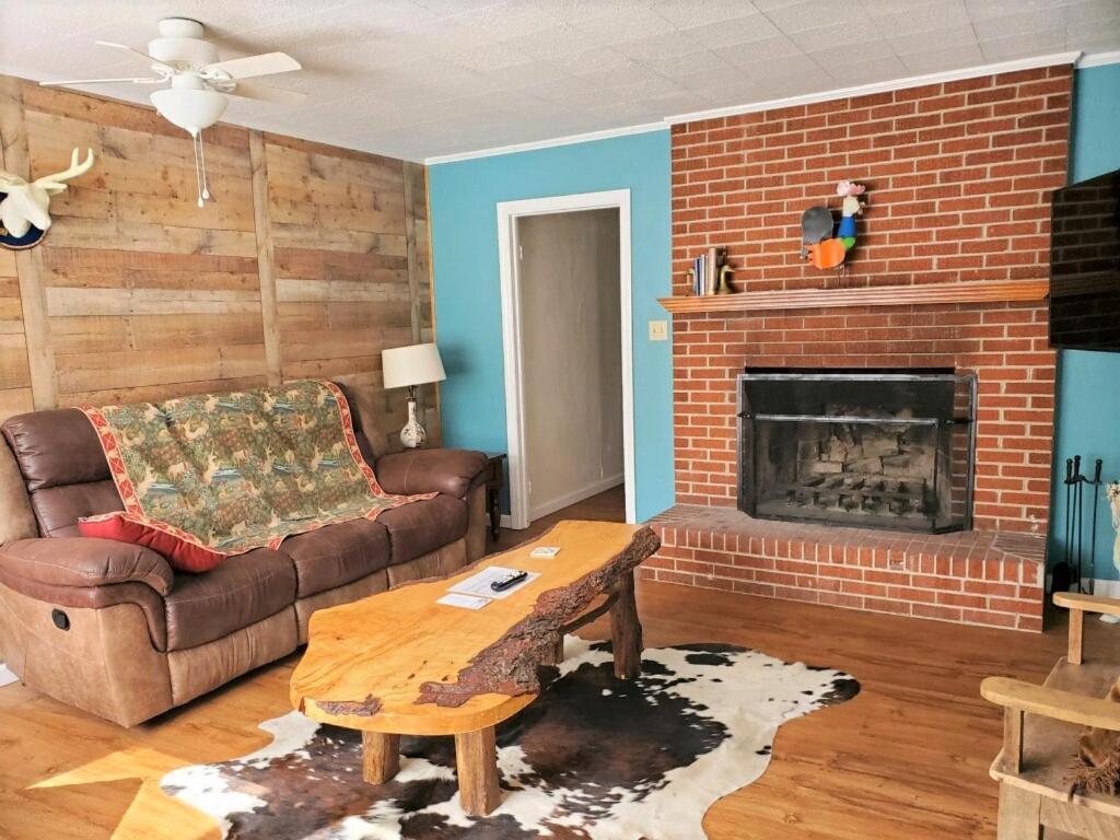 Meadowlark Motel With Restaurant & Bar マギー・バレー エクステリア 写真