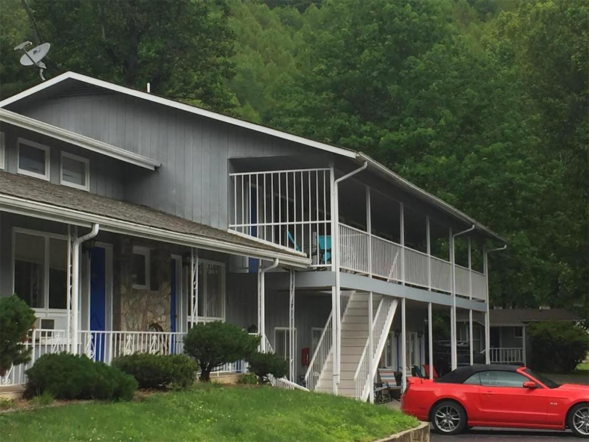 Meadowlark Motel With Restaurant & Bar マギー・バレー エクステリア 写真