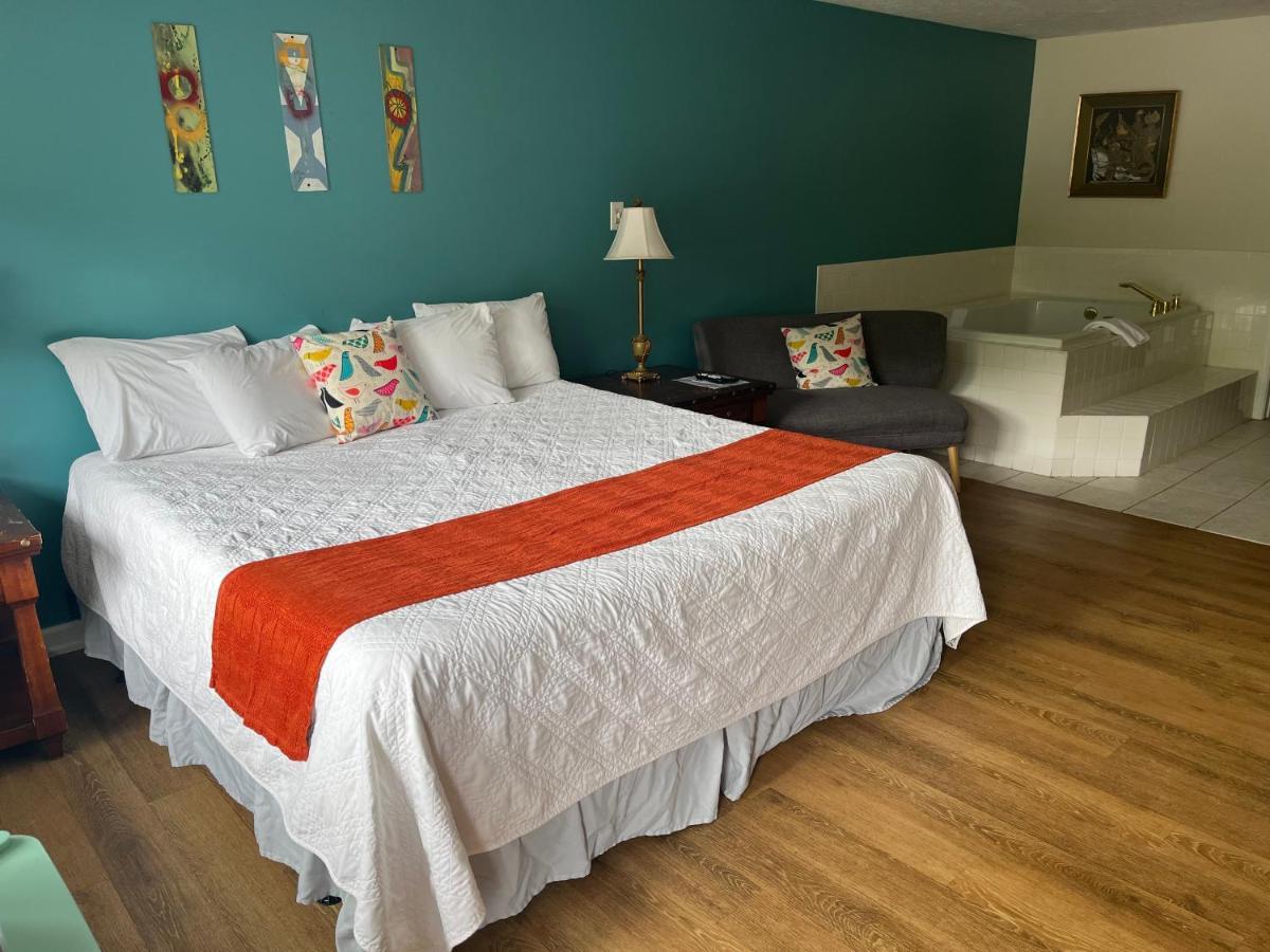 Meadowlark Motel With Restaurant & Bar マギー・バレー エクステリア 写真