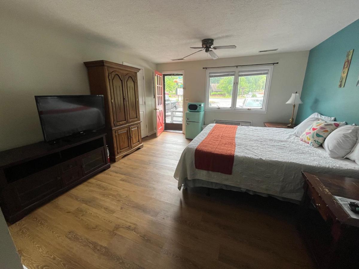 Meadowlark Motel With Restaurant & Bar マギー・バレー エクステリア 写真