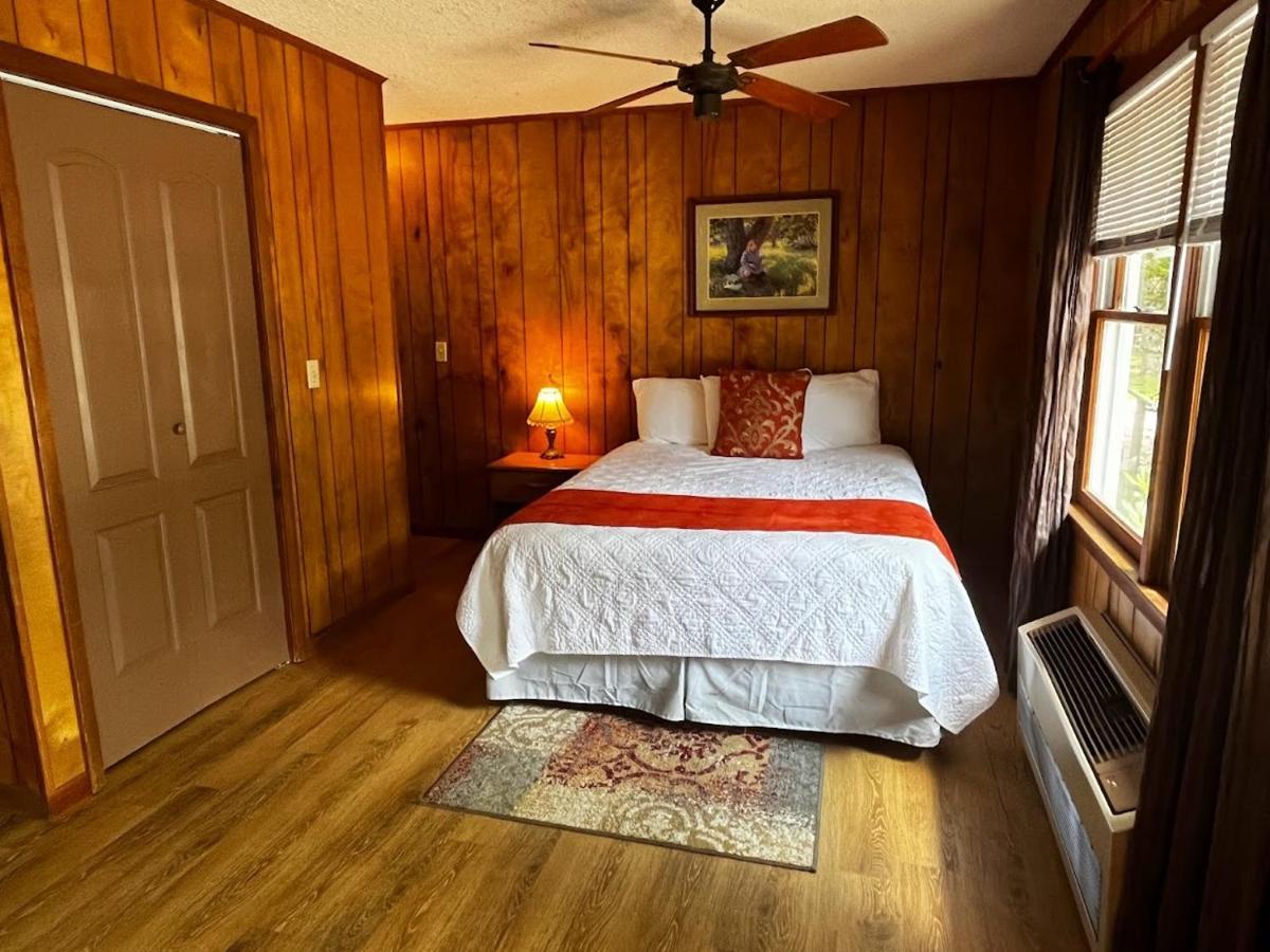 Meadowlark Motel With Restaurant & Bar マギー・バレー エクステリア 写真