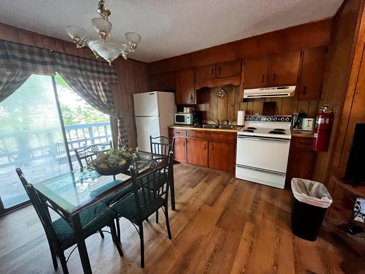 Meadowlark Motel With Restaurant & Bar マギー・バレー エクステリア 写真
