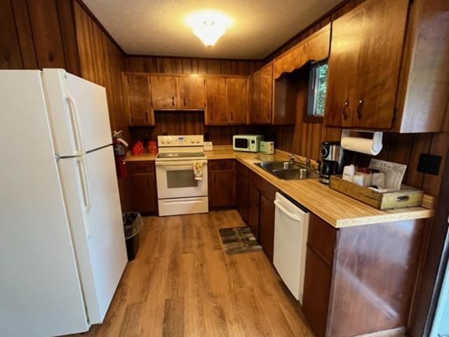 Meadowlark Motel With Restaurant & Bar マギー・バレー エクステリア 写真