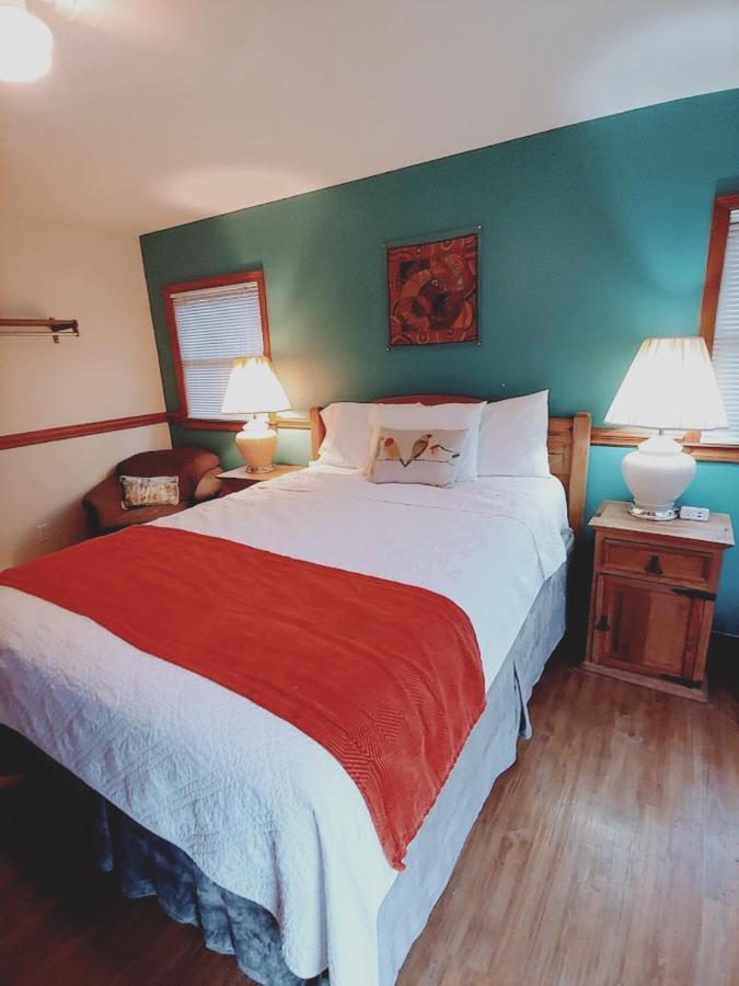 Meadowlark Motel With Restaurant & Bar マギー・バレー エクステリア 写真