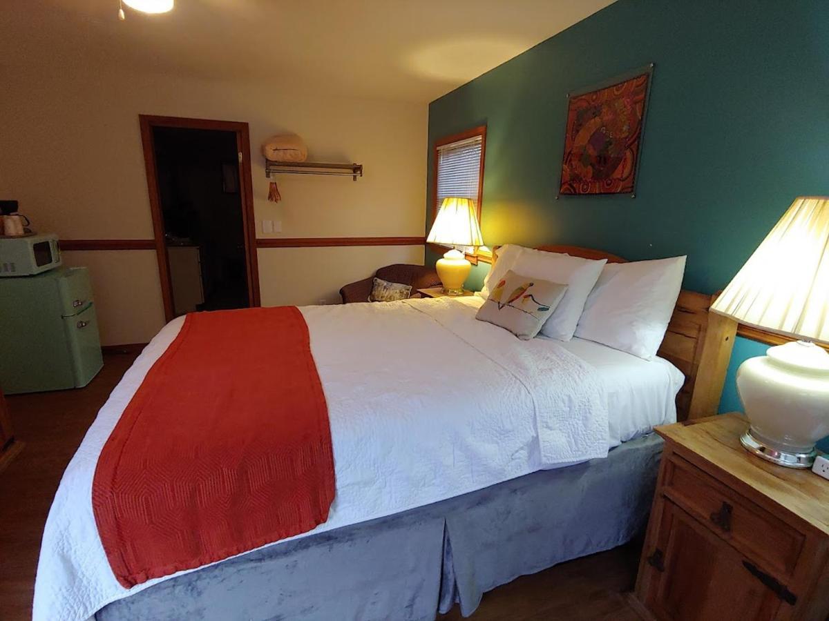 Meadowlark Motel With Restaurant & Bar マギー・バレー エクステリア 写真