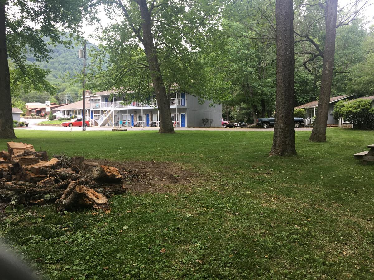 Meadowlark Motel With Restaurant & Bar マギー・バレー エクステリア 写真