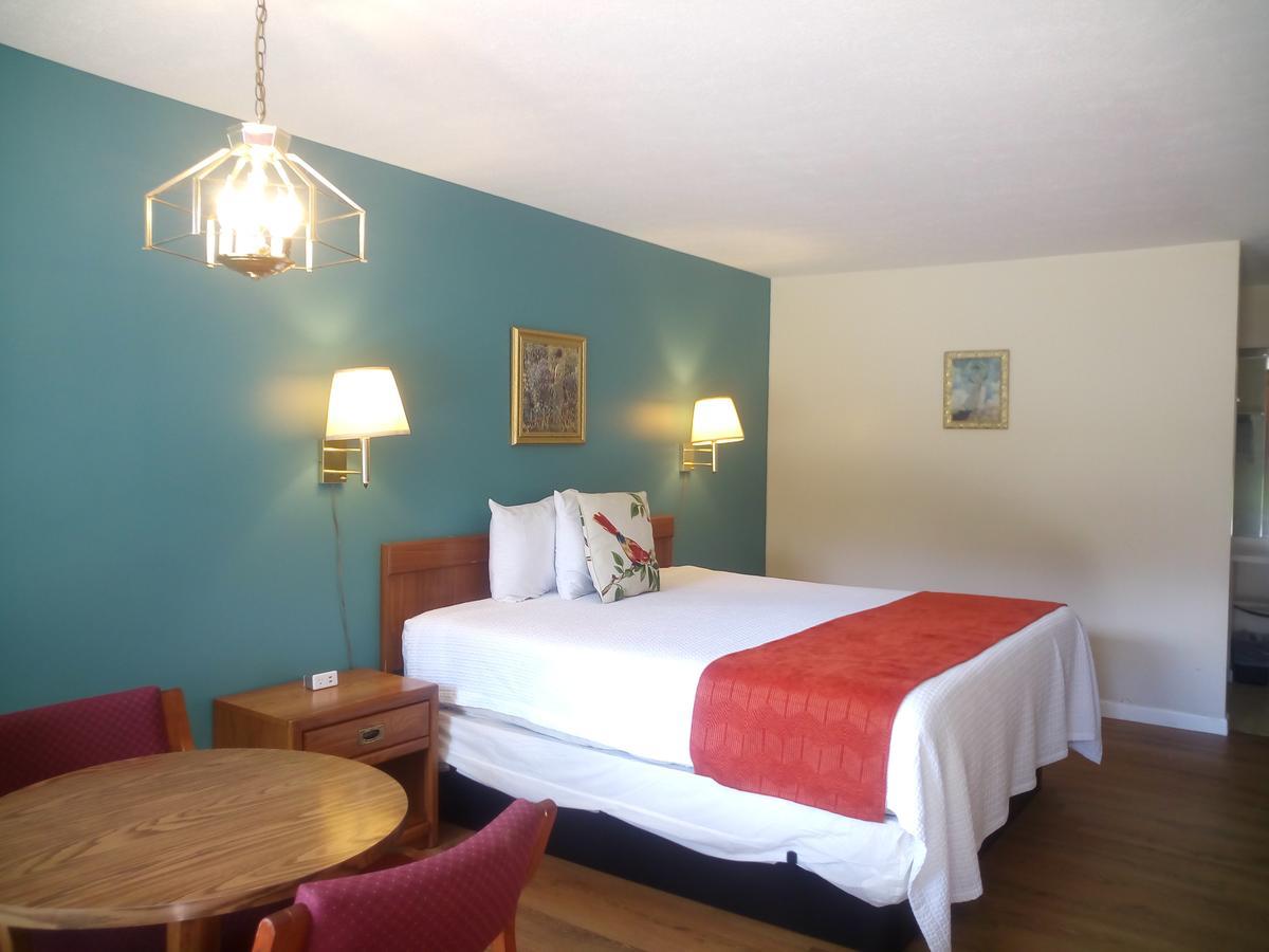 Meadowlark Motel With Restaurant & Bar マギー・バレー エクステリア 写真