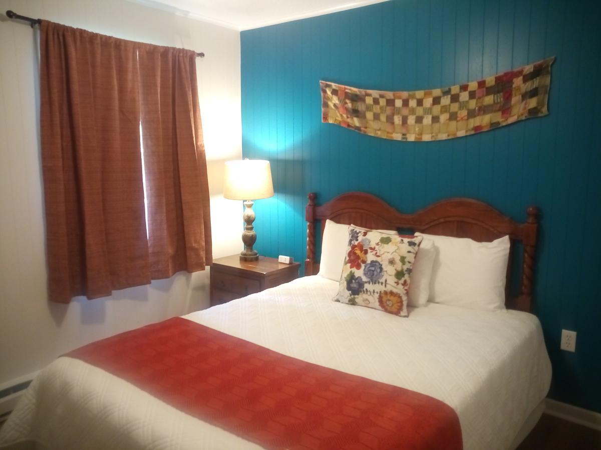 Meadowlark Motel With Restaurant & Bar マギー・バレー エクステリア 写真